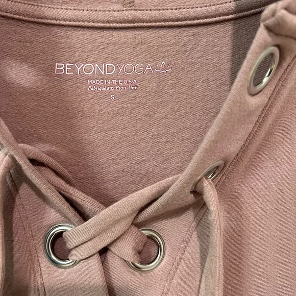 Beyond Yoga Mauve Lace-Up Cropped Sweatshirt - Picture 2 of 4